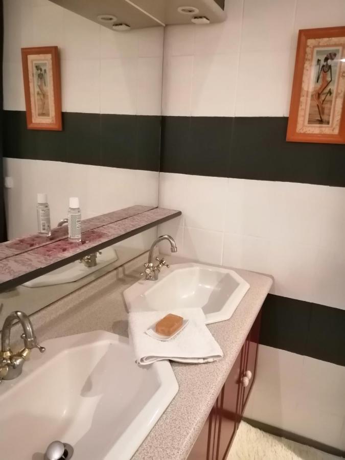 Jacuzzi Massage Sur Rdv,Duo,Reiki,Californien, Reflexologie Plantaire, Et Bouteille Mousseux Offerte Bed and Breakfast Ferolles Exteriör bild